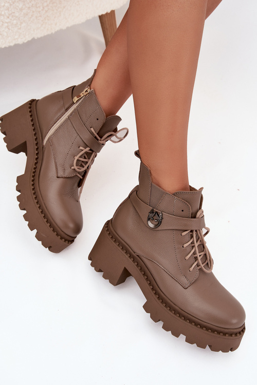 Kožené dámské kotníkové boty na klínu s ozdobným páskem zateplené Zazoo 60557 tmavě béžové