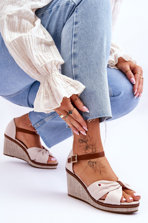 Dámske sandále na pletenej klinovej béžovej judith