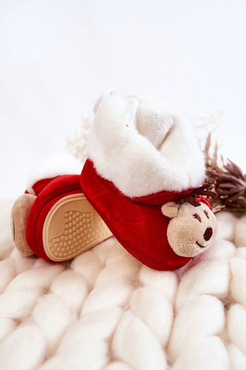 Izolovaný papky pre deti s sobom s červenou farbou