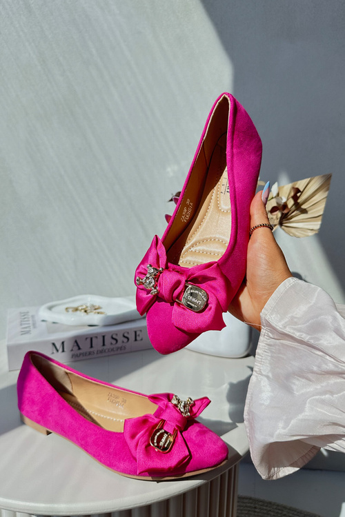 Dámske balerínky z ekologického semišu s mašľou a brošňou Fuksia Satris