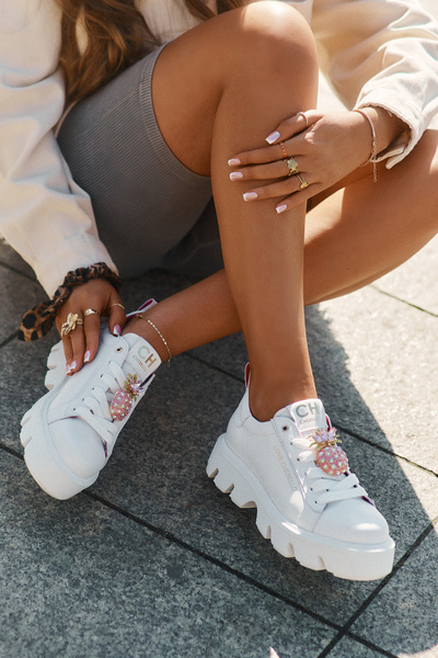 Kožené Tenisky S Ozdobnou Broskou Ananás CheBello 4651 Biele