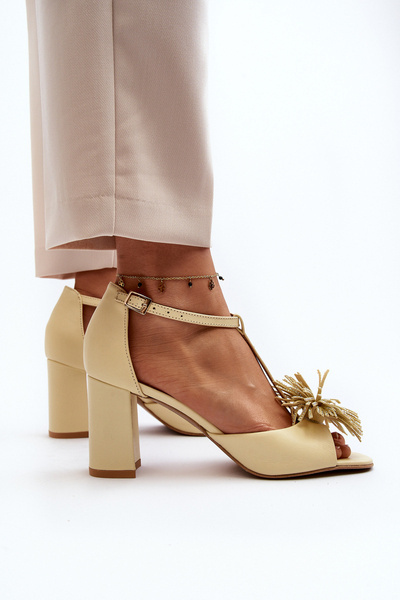 Kožené sandále na opätku s ozdobou Laura Messi 2758 béžové