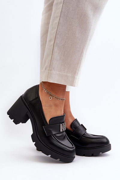 Dámske topánky na robustnom opätku s ozdobou Čierne Ranunca