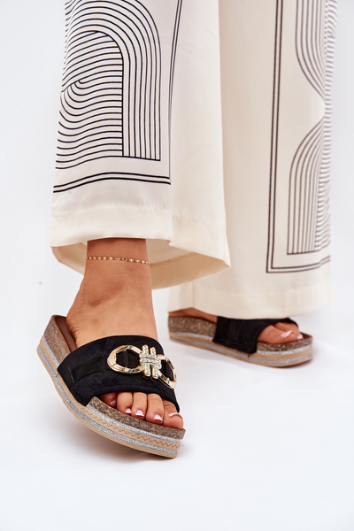 Dámske Sandále Na Platforme S Leskom A Zlatou Dekoráciou Čierne Rilirea