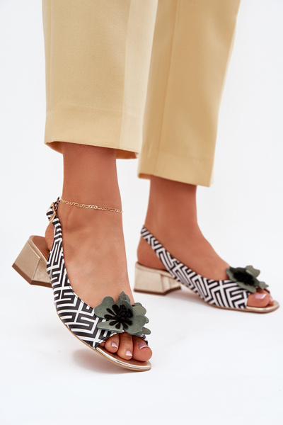 Kožené Dámske Sandále Na Bloku S Dekoratívnym Kvetom Laura Messi 2973 Biela-Čierna