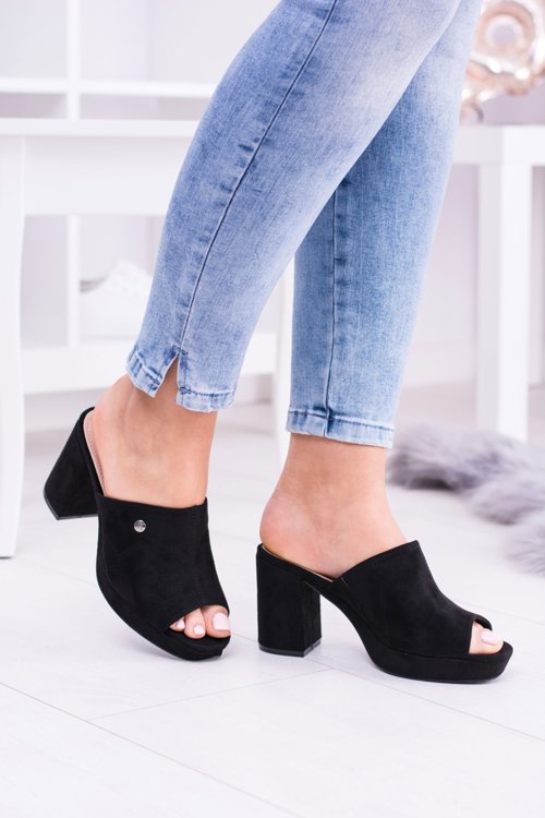 Čierne dámske papuče na elegantnom stĺpe