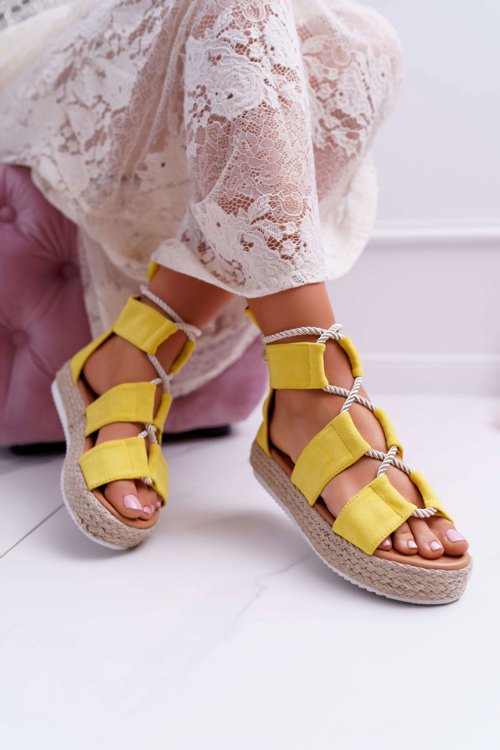 Dámske sandále na plošine semišové žlté Ergola